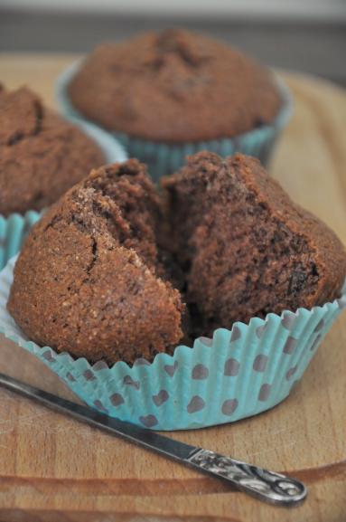 Zdjęcie - Zdrowe i pyszne jaglano - orzechowe muffinki z czekoladą - Przepisy kulinarne ze zdjęciami