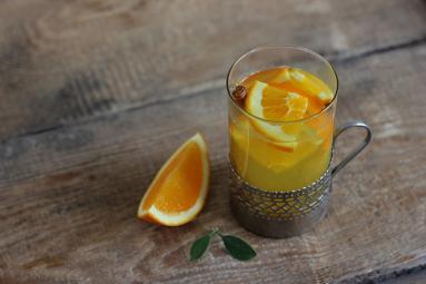 Zdjęcie - Napar z pomarańczy, imbiru i goździków - Przepisy kulinarne ze zdjęciami