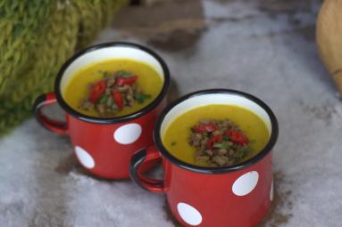 Zdjęcie - Zupa krem z kukurydzy z mięsem mielonym - Przepisy kulinarne ze zdjęciami