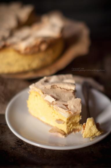 Zdjęcie - Sernik z mango i chrupiącą bezą (Mango cheesecake with crunchy meringue) - Przepisy kulinarne ze zdjęciami