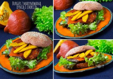 Zdjęcie - Burger z marynowaną dynią i chorizo - Przepisy kulinarne ze zdjęciami