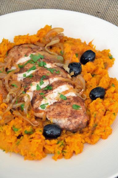 Zdjęcie - Kurczak po marokańsku na purée z batatów - Przepisy kulinarne ze zdjęciami