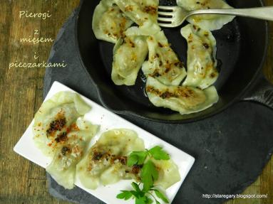 Zdjęcie - Pierogi z mięsem i pieczarkami - Przepisy kulinarne ze zdjęciami