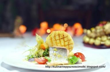 Zdjęcie - Dietetyczny łosoś na parze na placuszkach jaglanych podamy z grillowanym selerem i warzywami z oliwą truflowa - Przepisy kulinarne ze zdjęciami