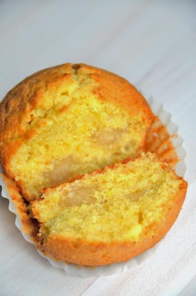Zdjęcie - Muffinki cytrynowe z marcepanem - Przepisy kulinarne ze zdjęciami