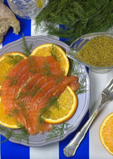 Zdjęcie - Gravlax z sosem pomarańczowo-musztardowym - Przepisy kulinarne ze zdjęciami