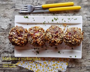 Zdjęcie - Dietetyczne mielone z piekarnika z burakiem w orzechowej panierce - Przepisy kulinarne ze zdjęciami