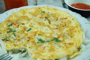 Zdjęcie - Omlet w stylu tajskim - Przepisy kulinarne ze zdjęciami
