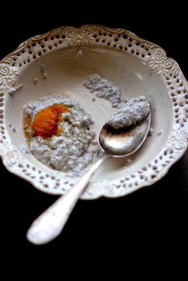 Zdjęcie - Pudding z nasionami chia i karmelizowanymi pomarańczami - Przepisy kulinarne ze zdjęciami