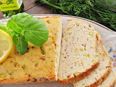 Zdjęcie - Pasztet drobiowy z pistacjami - Przepisy kulinarne ze zdjęciami