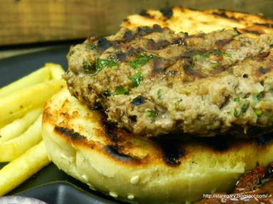 Zdjęcie - Burgery jagnięce - Przepisy kulinarne ze zdjęciami