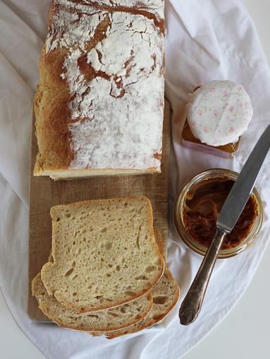 Zdjęcie - Jogurtowy chleb tostowy na zakwasie - Przepisy kulinarne ze zdjęciami
