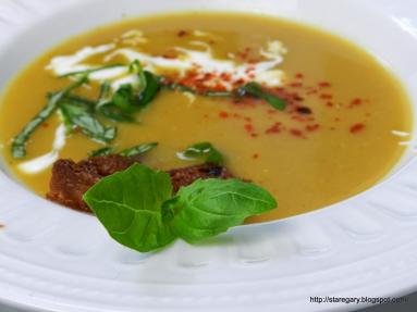 Zdjęcie - Zupa z selera naciowego i batatów - Przepisy kulinarne ze zdjęciami