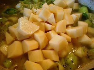 Zdjęcie - Krem z pora, ziemniaków i jarmużu - Przepisy kulinarne ze zdjęciami