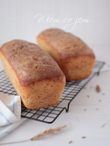 Zdjęcie - Chleb z siemieniem lnianym - Przepisy kulinarne ze zdjęciami