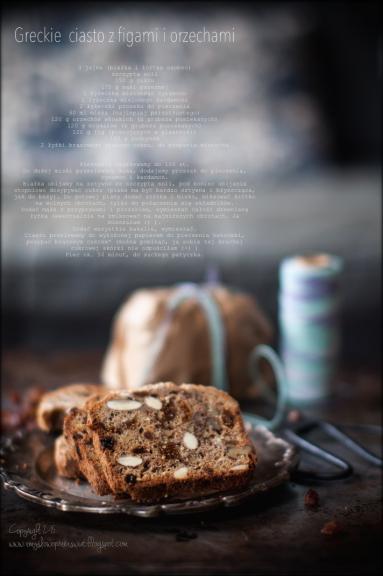 Zdjęcie - Greckie ciasto z figami, rodzynkami i orzechami (Greek cake with nuts, figs and raisins). - Przepisy kulinarne ze zdjęciami