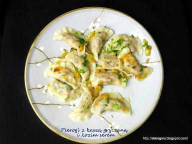 Zdjęcie - Pierogi z kaszą gryczaną i kozim serem - Przepisy kulinarne ze zdjęciami