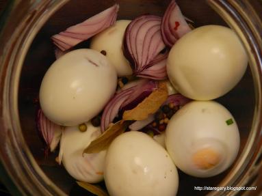 Zdjęcie - Jajka marynowane w occie balsamicznym - Przepisy kulinarne ze zdjęciami