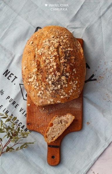 Zdjęcie - Pszenno-żytni chleb z garnka z płatkami owsianymi i nasionkami chia - Przepisy kulinarne ze zdjęciami