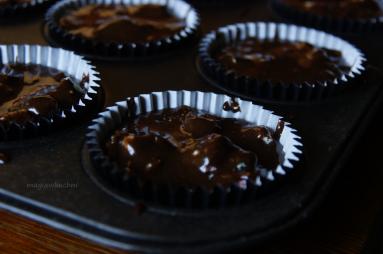 Zdjęcie - Czekoladowe muffiny z piankami - Przepisy kulinarne ze zdjęciami