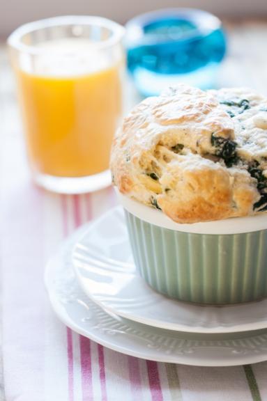 Zdjęcie - Suflet serowy ze szpinakiem- na wielkanocne śniadanie - Przepisy kulinarne ze zdjęciami
