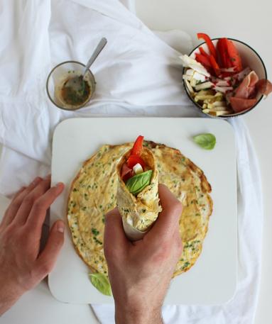 Zdjęcie - Śniadanie od łóżka #179: Omletowe zawijańce - Przepisy kulinarne ze zdjęciami