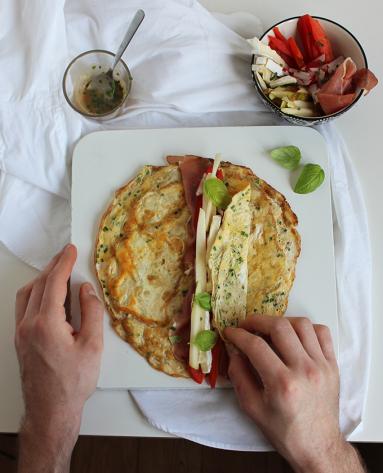 Zdjęcie - Śniadanie od łóżka #179: Omletowe zawijańce - Przepisy kulinarne ze zdjęciami