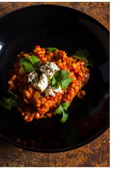 Zdjęcie - Pomidorowe pęczotto z marynowaną fetą - Przepisy kulinarne ze zdjęciami