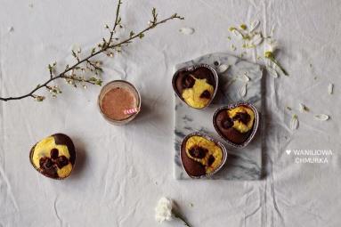 Zdjęcie - Mini serniko-brownies z wiśniami - Przepisy kulinarne ze zdjęciami