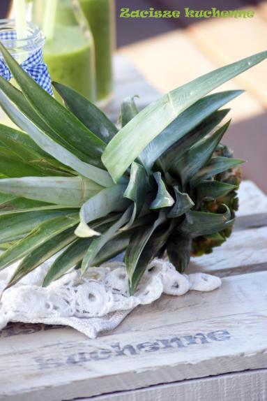 Zdjęcie - Zielony koktajl z ananasa i jarmużu - Przepisy kulinarne ze zdjęciami
