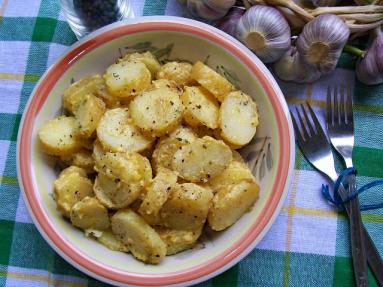 Zdjęcie - Sałatka z  ziemniaków - Przepisy kulinarne ze zdjęciami