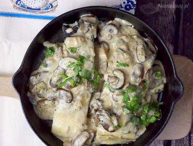 Zdjęcie - arp z pieczarkami w sosie śmietanowym / Baked carp with mushrooms and cream sauce - Przepisy kulinarne ze zdjęciami