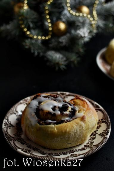 Zdjęcie - Drożdżowe ślimaki z makiem, wiśniami i marcepanem - Przepisy kulinarne ze zdjęciami
