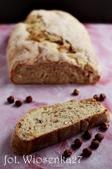 Zdjęcie - Chleb pszenny z orzechami - Przepisy kulinarne ze zdjęciami