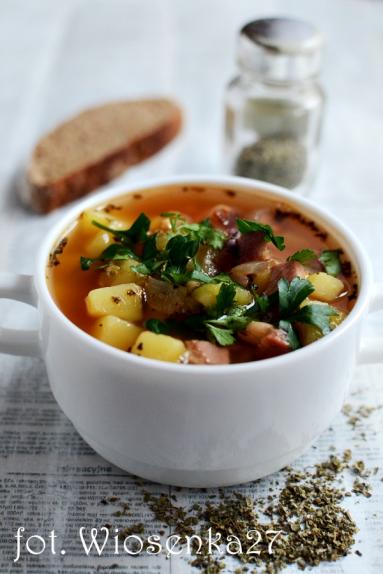 Zdjęcie - Rozgrzewająca zupa fasolowa - Przepisy kulinarne ze zdjęciami