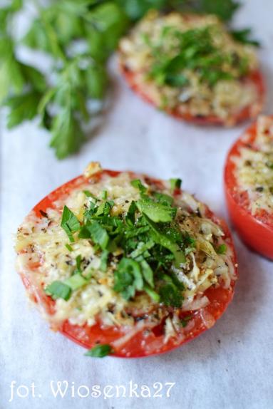 Zdjęcie - Pomidory zapiekane w parmezanie - Przepisy kulinarne ze zdjęciami