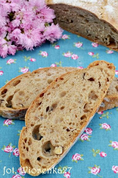 Zdjęcie - Chrupiący chleb piwny z orzechami - Przepisy kulinarne ze zdjęciami