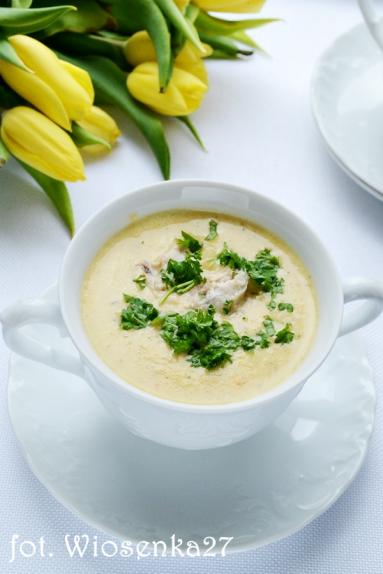 Zdjęcie - Wielkanocna zupa chrzanowa z wędzonym pstrągiem - Przepisy kulinarne ze zdjęciami