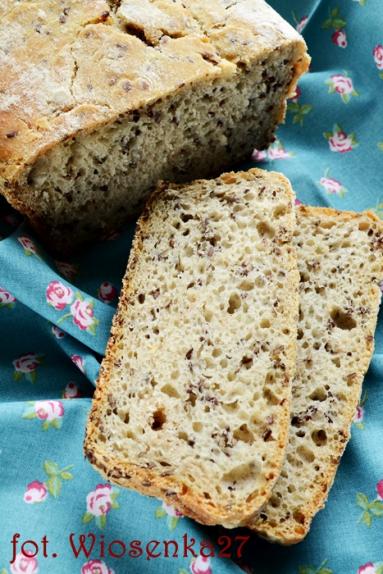 Zdjęcie - Pszenno – żytni chleb z siemieniem lnianym - Przepisy kulinarne ze zdjęciami