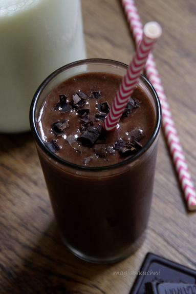Zdjęcie - Czekoladowe smoothie z daktylami i kawą - Przepisy kulinarne ze zdjęciami