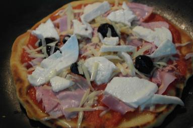 Zdjęcie - Pizza z patelni-wyborna! - Przepisy kulinarne ze zdjęciami