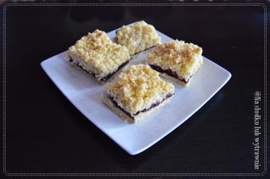 Zdjęcie - Kruche ciasto z czereśniami, budyniem i kruszonką - Przepisy kulinarne ze zdjęciami