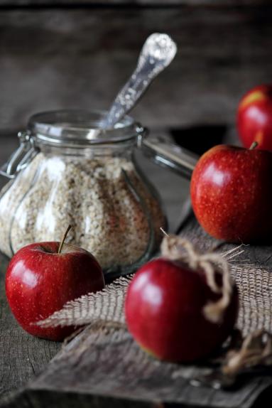 Zdjęcie - Jabłka zapiekane pod owsianą kruszonką - Przepisy kulinarne ze zdjęciami