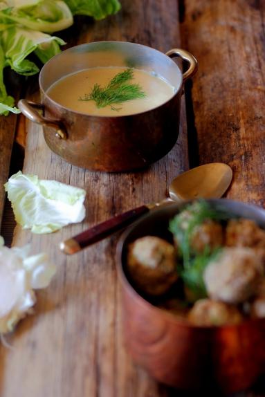 Zdjęcie - Zupa z pieczonego kalafiora z klopsikami - Przepisy kulinarne ze zdjęciami