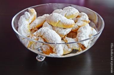 Zdjęcie - Kruche rogaliki bez cukru i jajek z marmoladą - Przepisy kulinarne ze zdjęciami