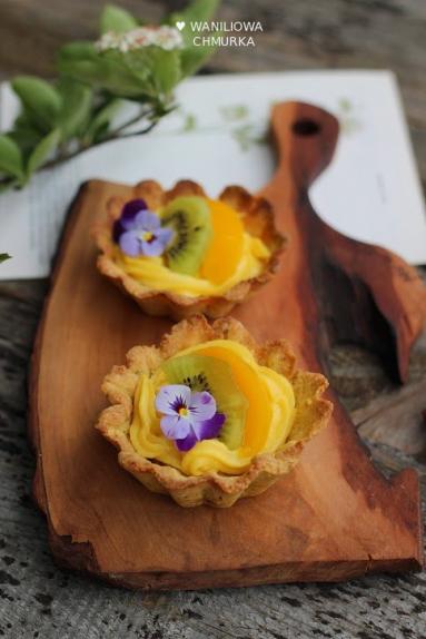 Zdjęcie - Bezglutenowe tartaletki z kremem i owocami - Przepisy kulinarne ze zdjęciami