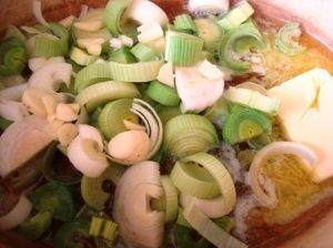 Zdjęcie - Potrawka z indyka ze szparagami - Przepisy kulinarne ze zdjęciami