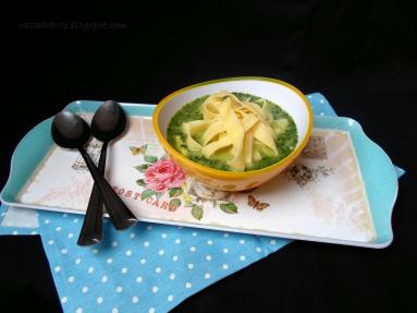Zdjęcie - Wiosenna, zielona zupa. Ze szpinakiem i makaronem - Przepisy kulinarne ze zdjęciami