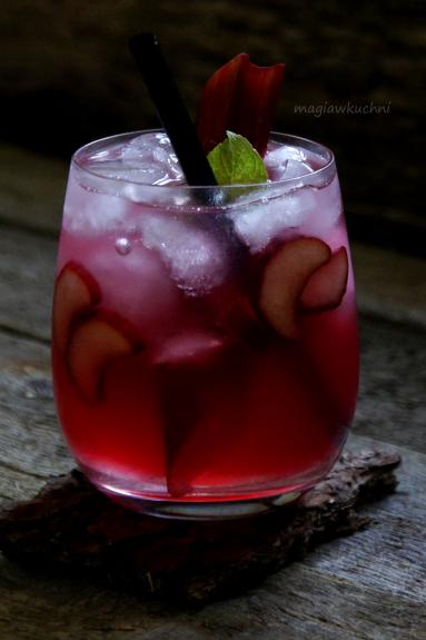 Zdjęcie - Drink rabarbarowy na 5 urodziny bloga - Przepisy kulinarne ze zdjęciami