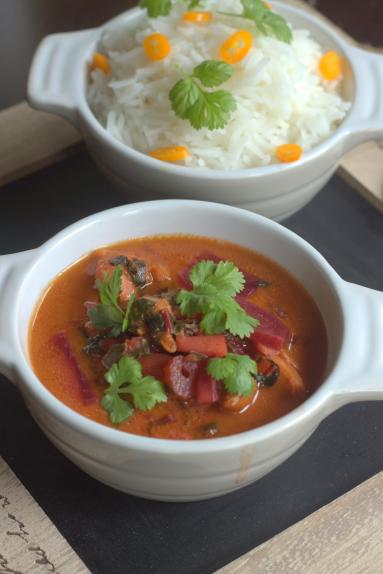Zdjęcie - Curry z botwinką i kurczakiem - Przepisy kulinarne ze zdjęciami